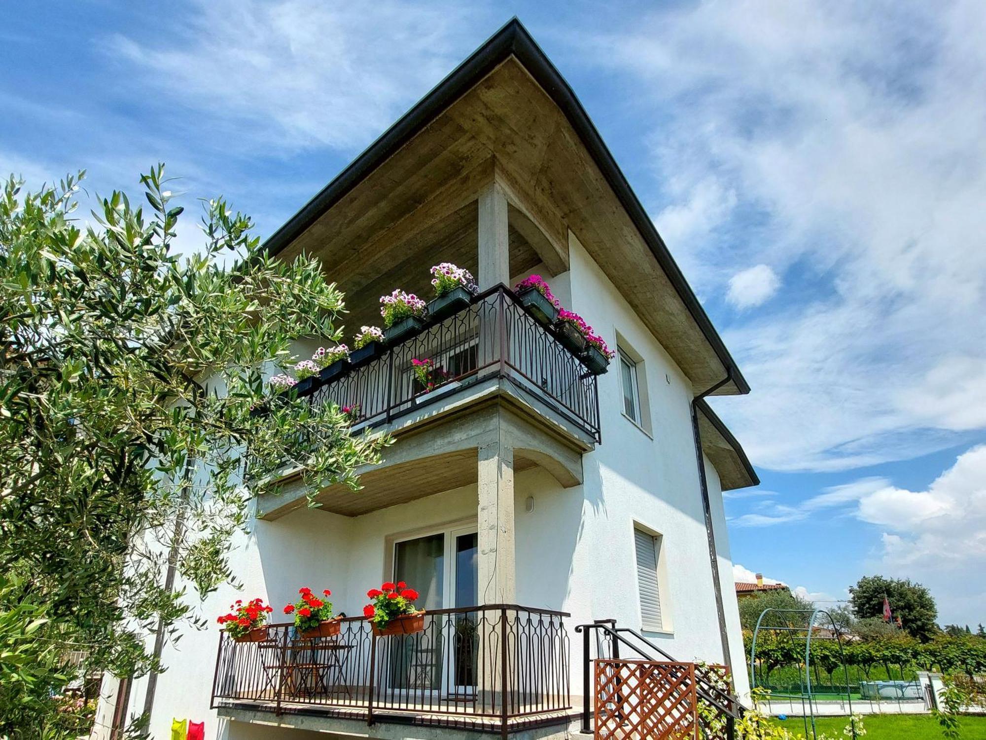 Villa Dolcitalia Tra Gardaland E Le Terme Di Cola Lazise Exterior foto